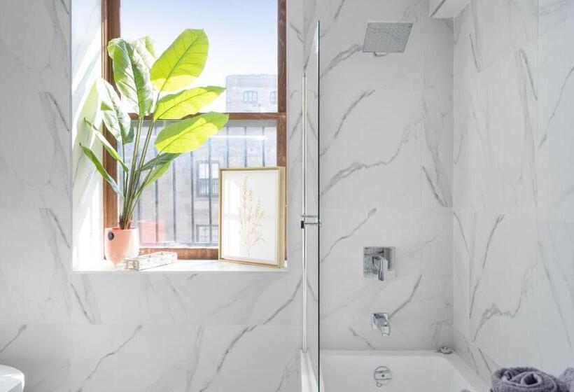 1 Bedroom Penthouse Apartment, Le Nomade Mtl