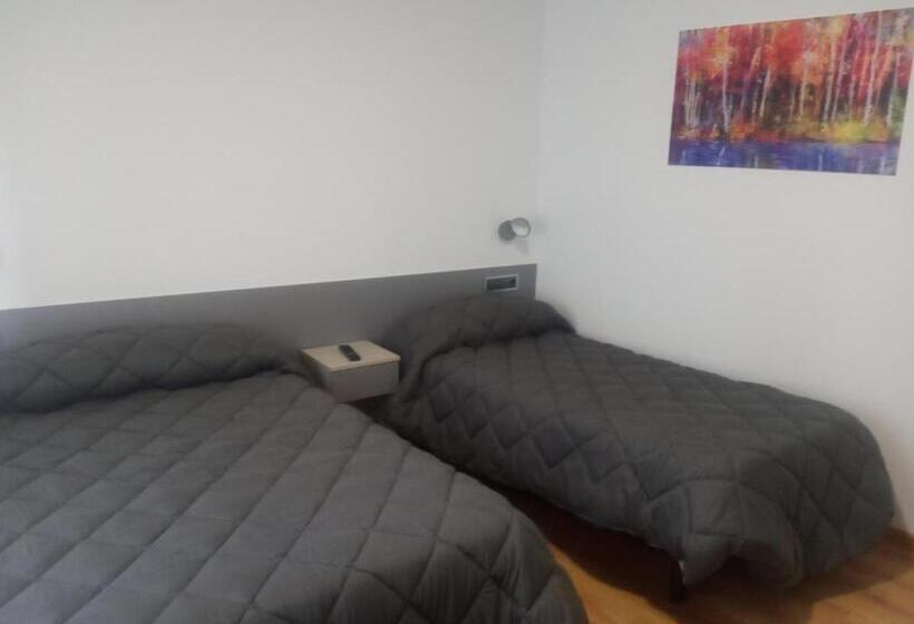 חדר סטנדרט לשלושה, Hostal Outarelo