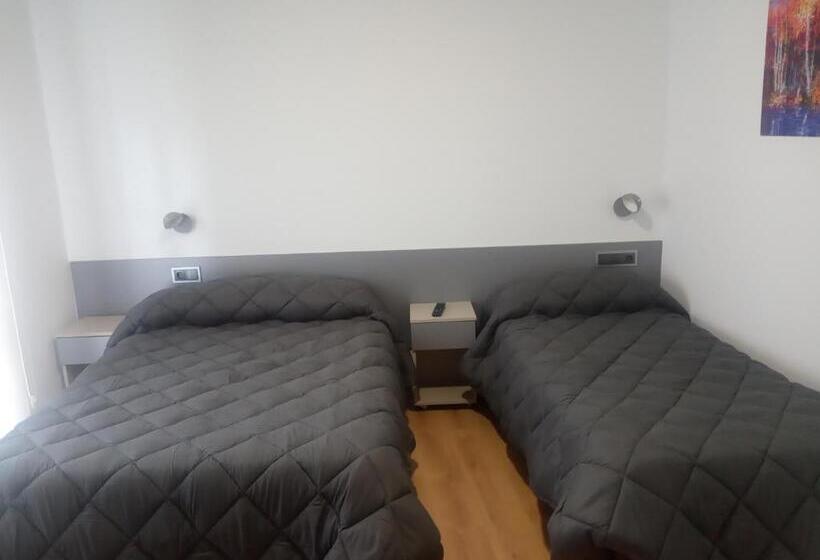 스탠다드 트리플 룸, Hostal Outarelo