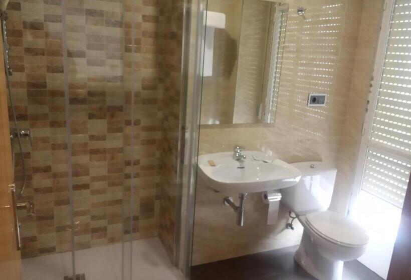 חדר סטנדרט לשלושה, Hostal Outarelo