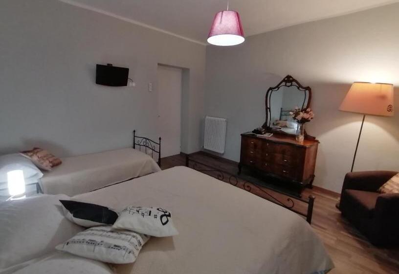 اتاق لوکس سه تخته, Segui Le Note Della Tua Vita