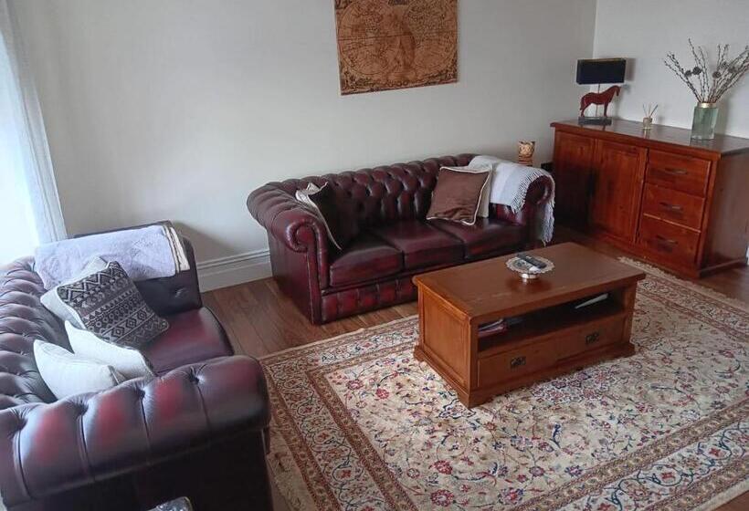 침실 1개 주택, The Lodge