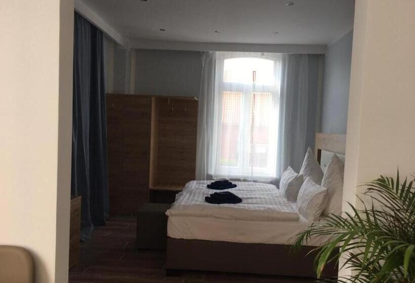 إستوديو ديلوكس, Stayhome Tossens