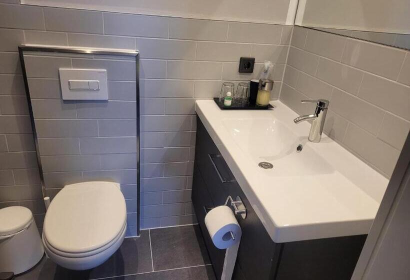 סטודיו דלוקס, Stayhome Tossens