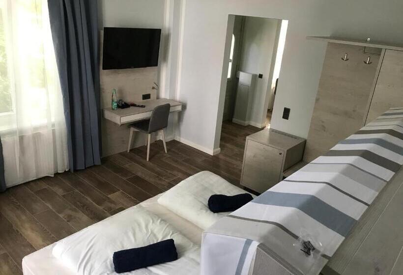 סטודיו דלוקס, Stayhome Tossens