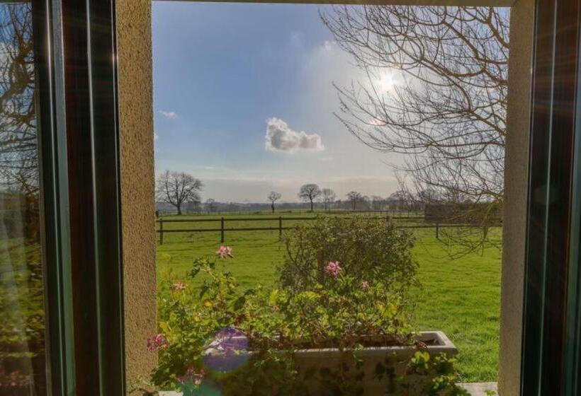 オーシャンビューファミリールーム, La Bretonniere