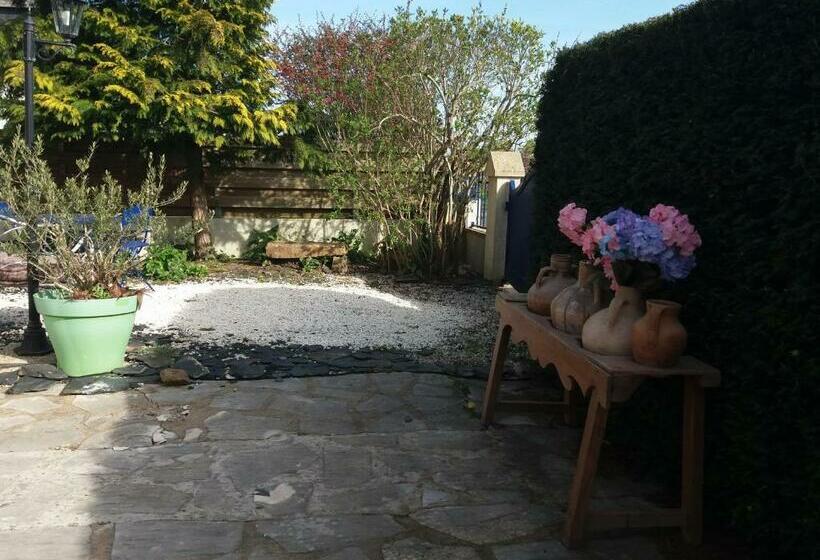 منزل غرفتين نوم, Les Mouettes 1 Gite Ou 4 Chambres D Hote, Jardin ,bords De Loire