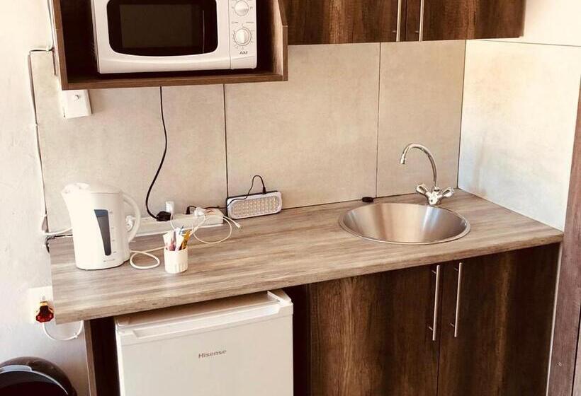 اتاق اجرایی, Conti Inn Guesthouse