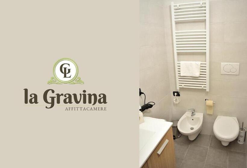 חדר משפחתי, La Gravina