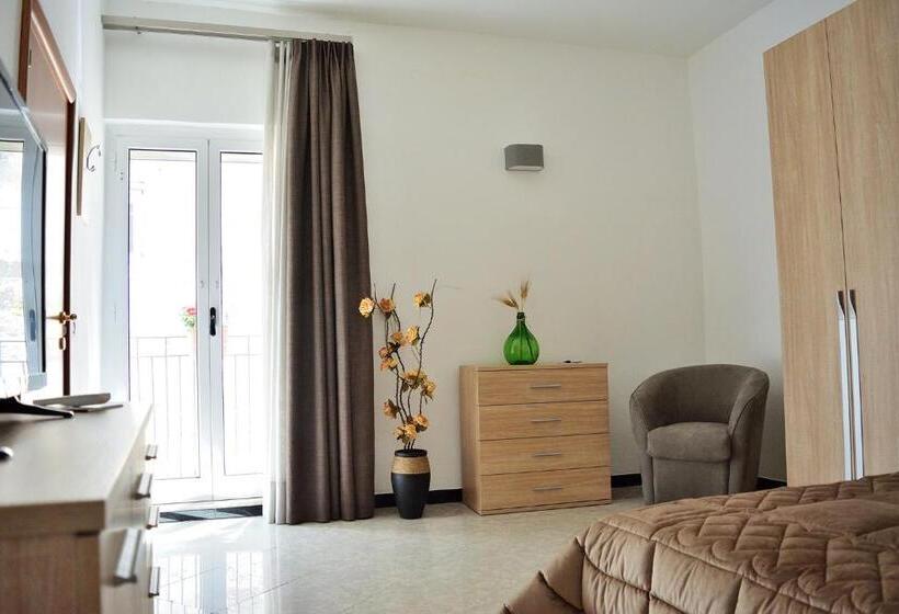 חדר משפחתי, La Gravina