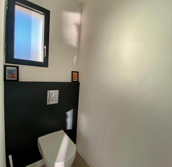 스탠다드 스튜디오 풀장 전망, La Chambre De Laura