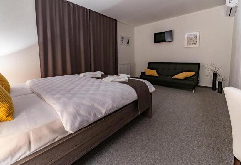 带阳台的豪华间, Penzión Pod Brezami