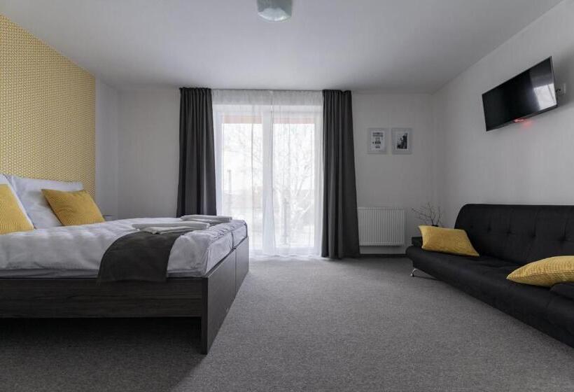 带阳台的豪华间, Penzión Pod Brezami