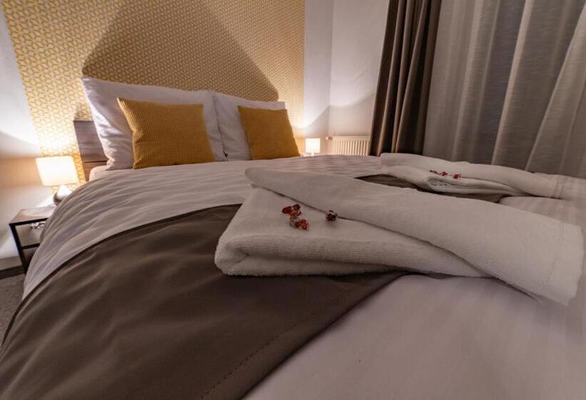 带露台的高档房间, Penzión Pod Brezami