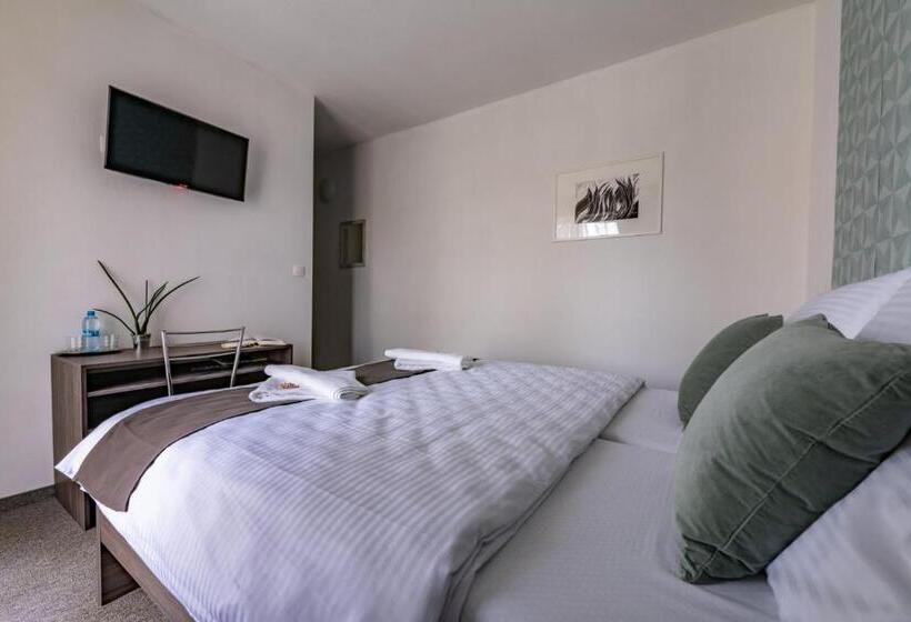 标准间带阳台, Penzión Pod Brezami