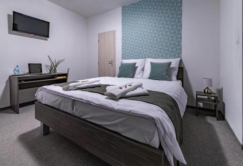 标准间带阳台, Penzión Pod Brezami