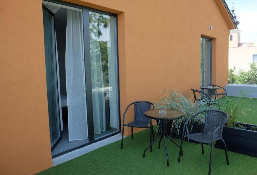 高级园景房, Penzión Pod Brezami