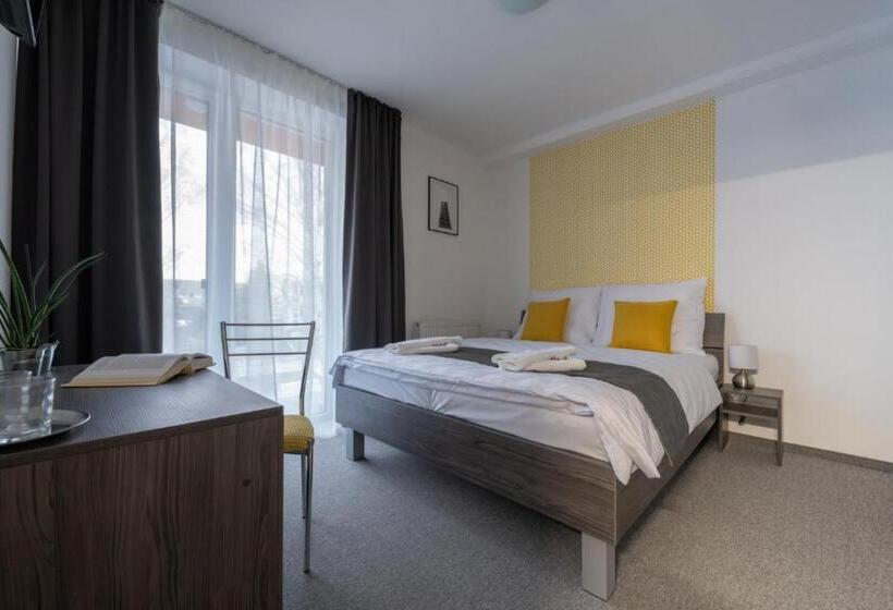 带阳台的豪华间, Penzión Pod Brezami