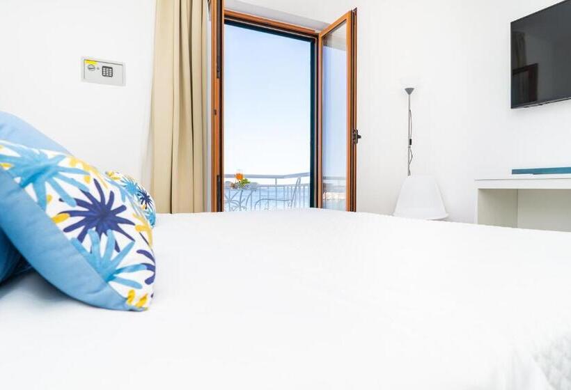 Номер Стандарт Вид на Море, Sapphire Rooms