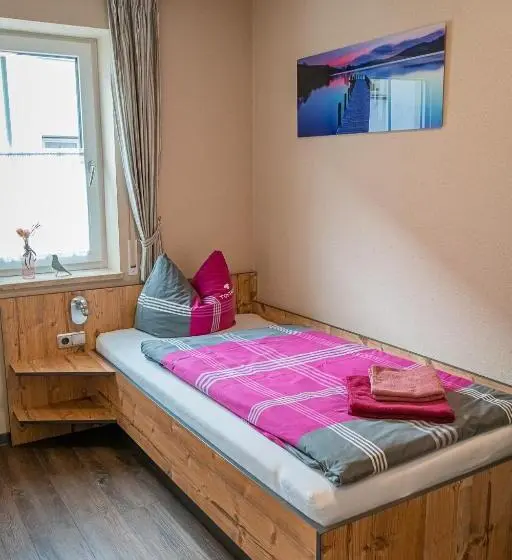 Quarto Estandar Individual, Pension Sengmüller