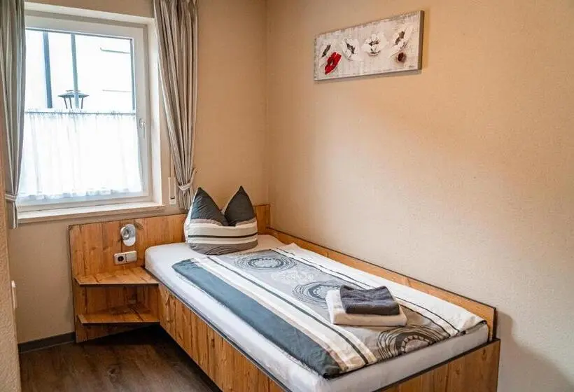 Quarto Estandar Individual, Pension Sengmüller
