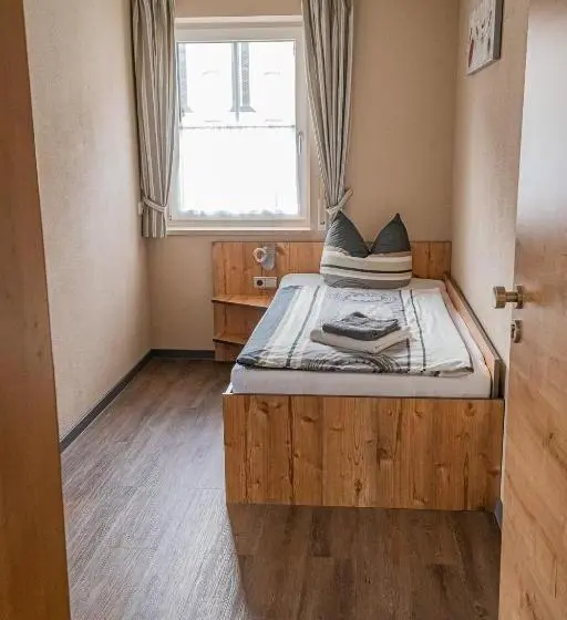 Quarto Estandar Individual, Pension Sengmüller