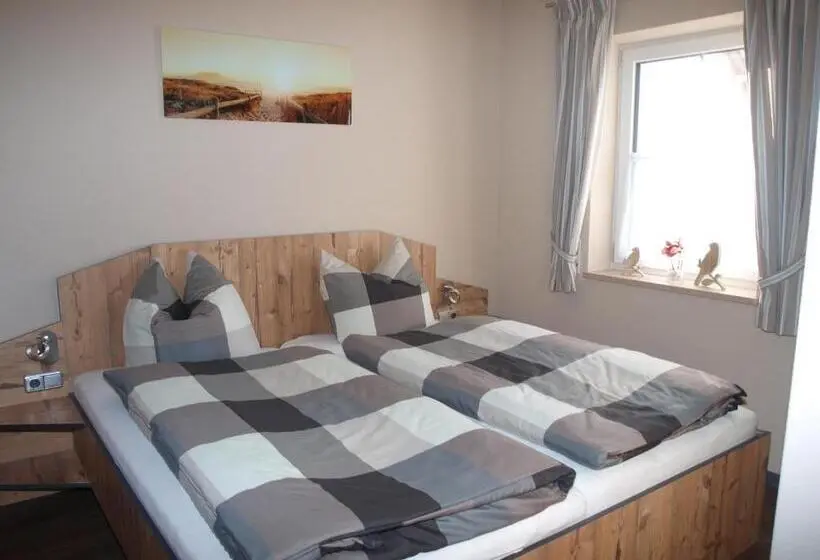 Quarto Estandar, Pension Sengmüller