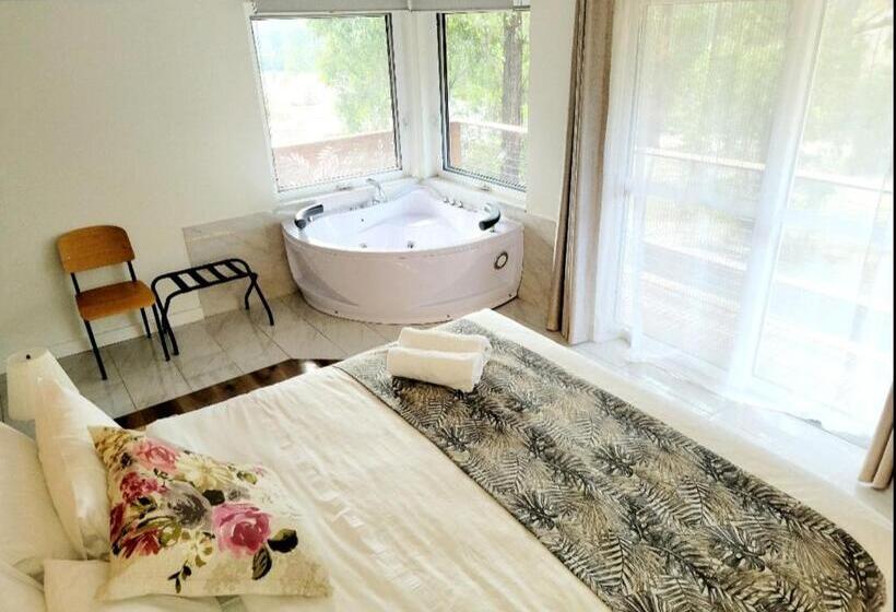 מיטת קינג בסוויטה, Merry Mary