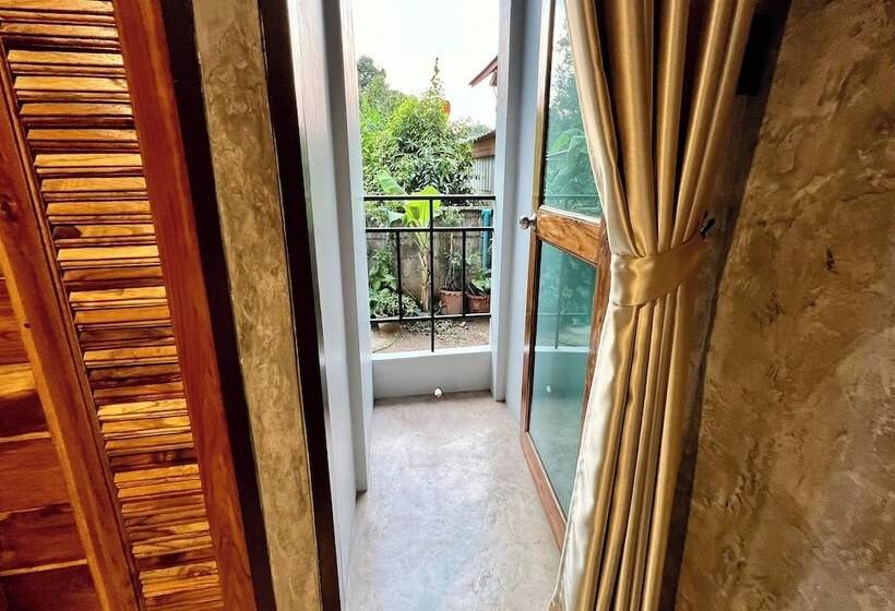 标准间, Nan Arena Place