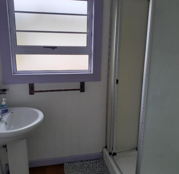 חדר אקונומי, De  Nessie