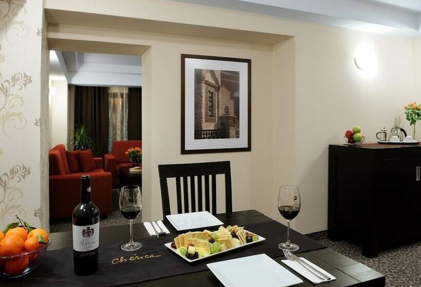 高级套房, Cherica