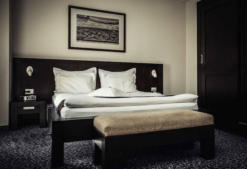 高级套房, Cherica