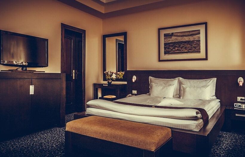 高级套房, Cherica