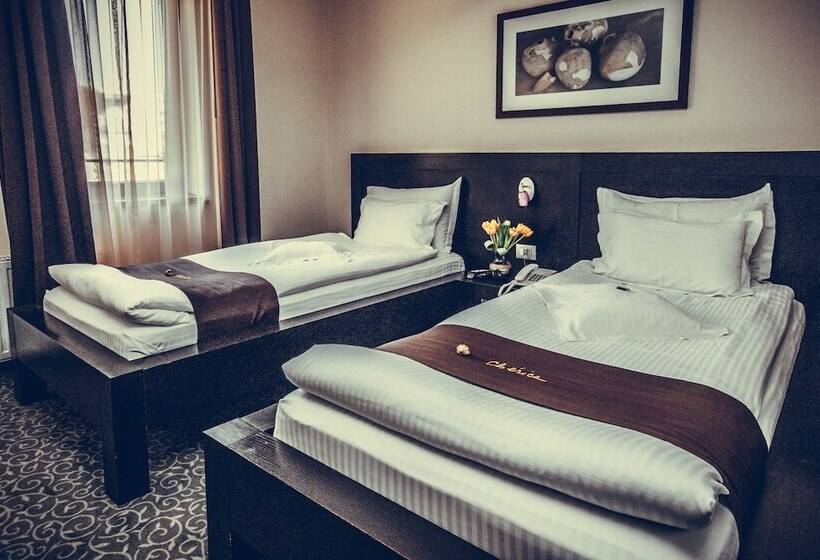 小型套房, Cherica