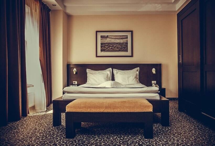 小型套房, Cherica