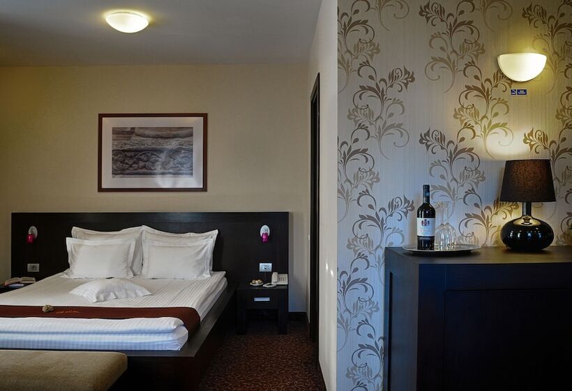 高级套房, Cherica