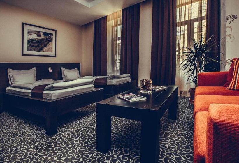 高级套房, Cherica