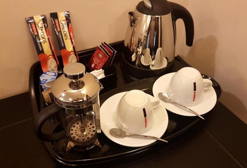 小型套房, Cherica