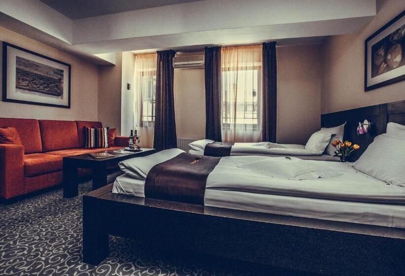 小型套房, Cherica