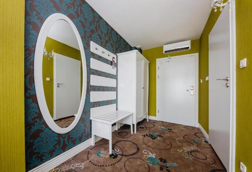 جناح كلاسيكي, Lamberton