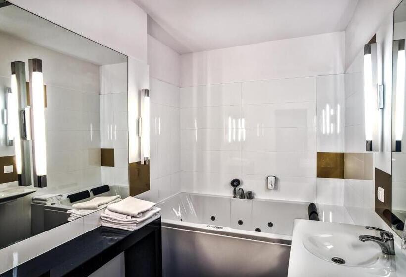 جناح كلاسيكي, Lamberton