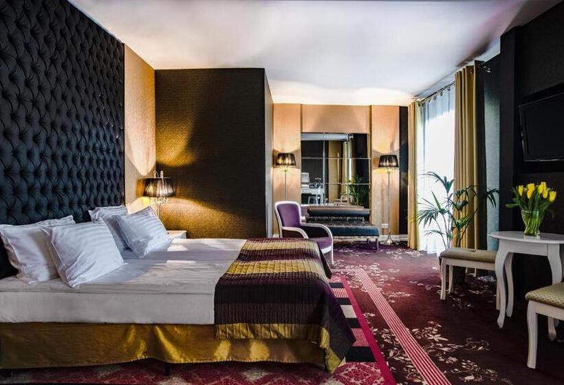 جناح كلاسيكي, Lamberton