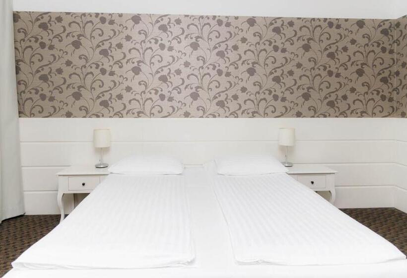 غرفة قياسية, Lamberton