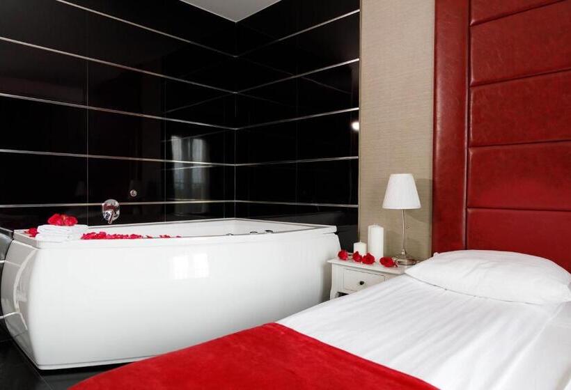 غرفة قياسية مزوَّدة بجاكوزي, Lamberton