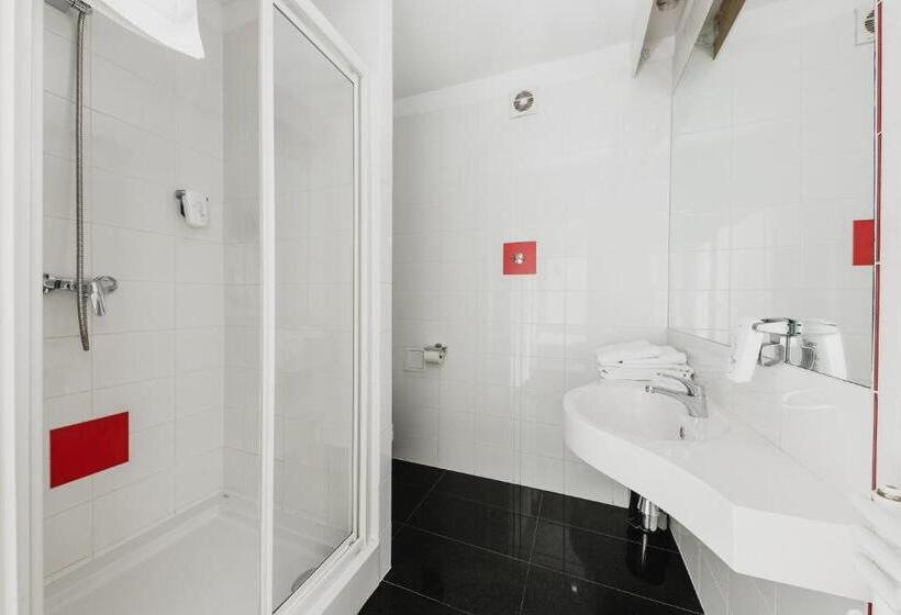 غرفة قياسية مزوَّدة بجاكوزي, Lamberton