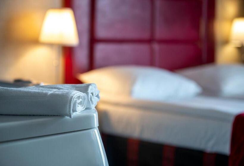 غرفة قياسية مزوَّدة بجاكوزي, Lamberton