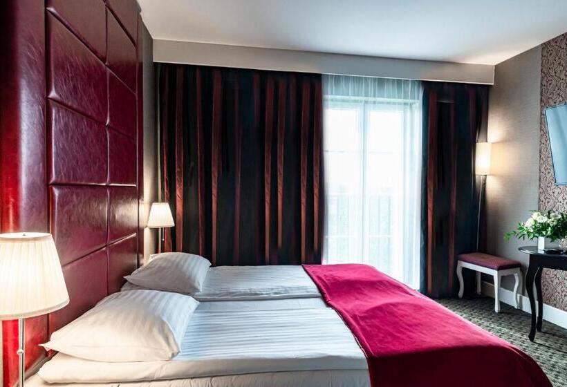 غرفة قياسية مزوَّدة بجاكوزي, Lamberton