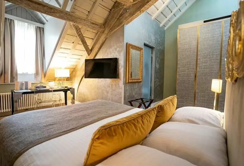 اتاق کلاسیک, Le Place D Armes   Relais & Châteaux