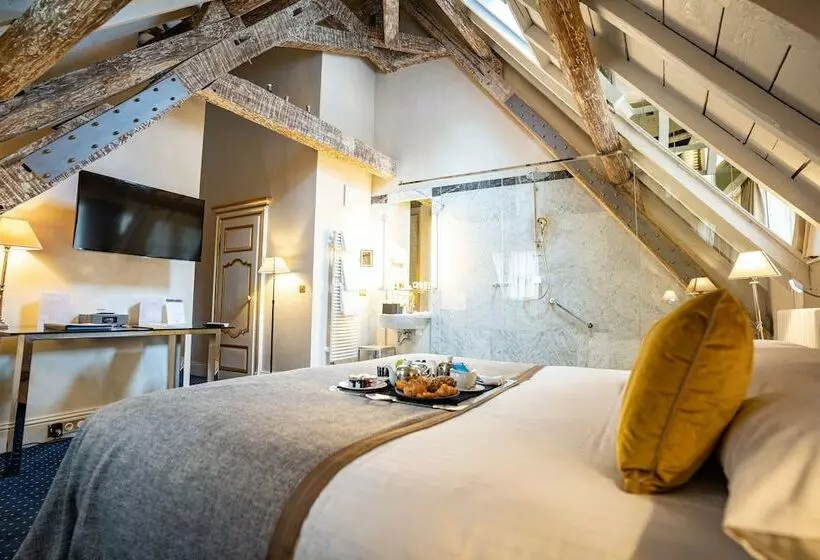 اتاق کلاسیک, Le Place D Armes   Relais & Châteaux