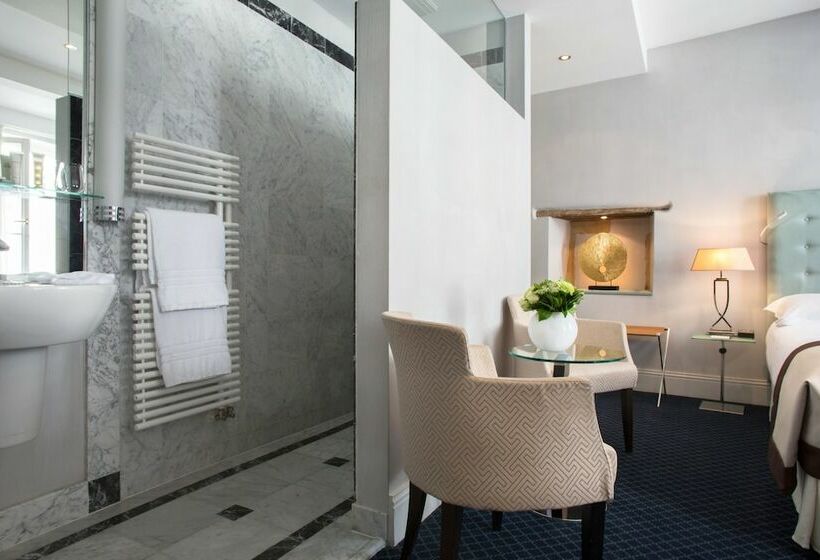 اتاق کلاسیک, Le Place D Armes   Relais & Châteaux